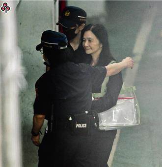 京華城案被關押1年 應曉薇：每天抓蟑螂放生