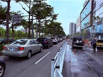 驚險！北屯怪手差幾公分撞騎士 民眾怒批交管疏失