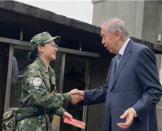 李棟樑慰問山區偏遠雷達站  感謝官兵戍守辛勞