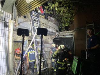 基隆窄巷空屋驚傳火警！疑電線走火　消防隊緊急灌救