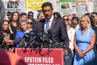 艾普斯坦案受害者要求国会公布文件 川普斥「民主党骗局」