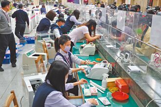 國銀攻富豪財管 多元商品搶客