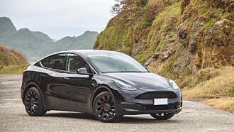 Model Y撐盤 8月電動車市轉正