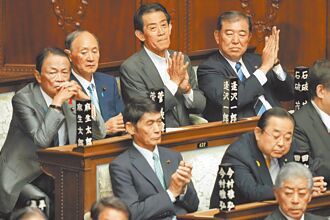 逼退石破 麻生太郎 促自民黨提前選總裁