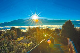 阿里山明年元旦 董事長樂團陪迎曙光