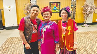 華山歌廳秀 台東長輩歡慶中秋