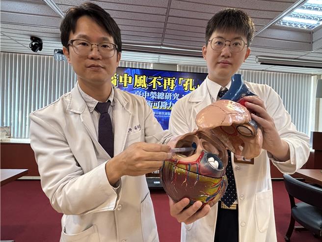 台中荣总心脑团队发现高达3到5成的隐源性脑中风病患合併有卵圆孔未闭合。（冯惠宜摄）