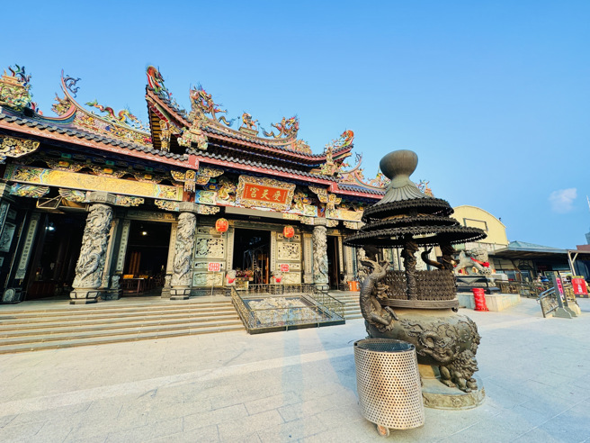 位在南投的松柏岭受天宫，创建于清顺治14年，至今已有368年歷史，香火鼎盛，被尊为「台湾北极殿总本山」，更被视为台湾玄天上帝信仰总庙。(丽宝集团提供)