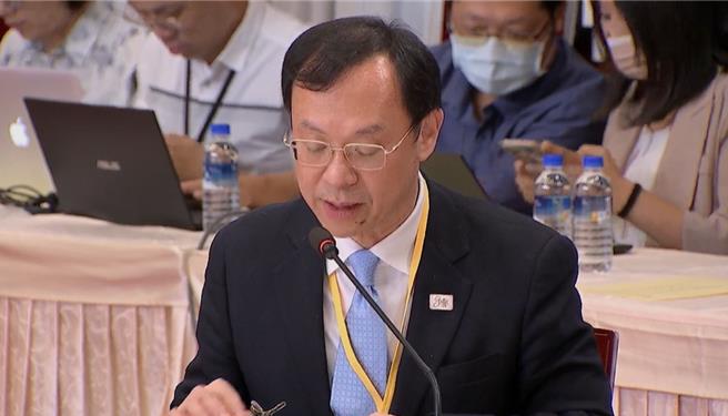 总统府今（4）日召开「健康台湾推动委员会第5次委员会议」，由卫福部长石崇良报告上次会议列管事项办理情形。（撷取自总统府直播画面）