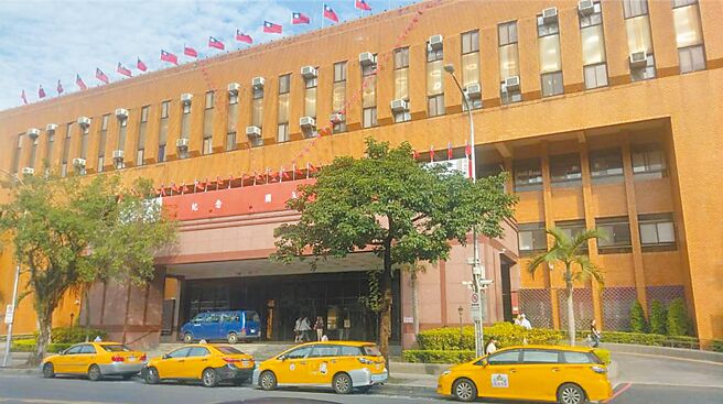 台籍男子胡恆銓勾結越南籍女子武阮薔薇、印尼籍人士「LUNA」組成跨國賣淫集團，誘騙8名印尼女子來台賣淫，台北地檢署3日依人口販運防制法、組織犯罪等起訴胡、武阮共8人，並以胡、武阮2人侵害人權甚鉅，從重求刑6年，另對LUNA發布通緝。（本報資料照片）