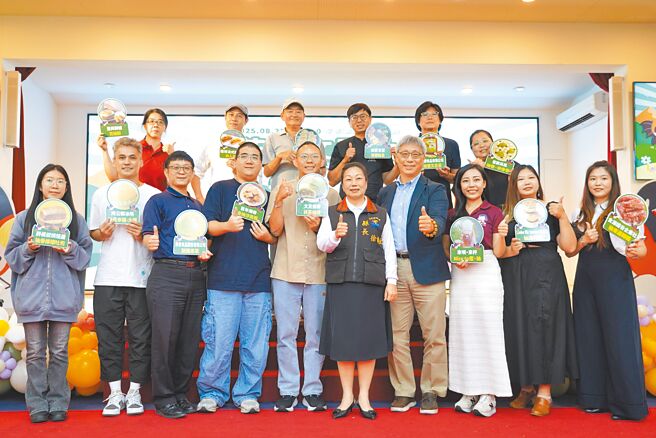 花蓮縣政府行銷在地文旦柚，今年以「文旦創新」為主題攜手15家農友、餐飲業者、伴手禮者及食品加工業者推出相關產品。（羅亦晽攝）