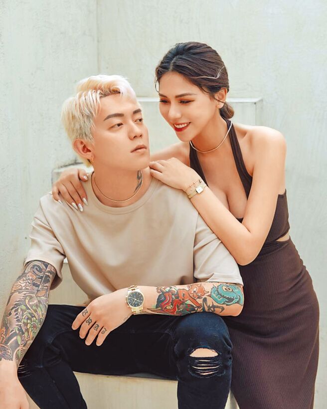 蕾菈（右）、湯宇2日宣布離婚。（摘自臉書）