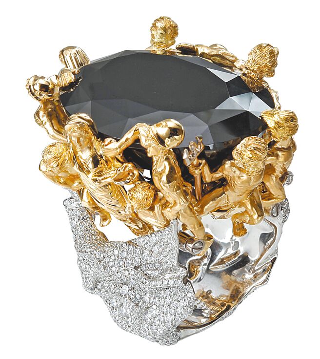 Chopard Red Carpet系列戒指，以18K黄金与白金组成，主石为1颗总重83.35克拉的缟玛瑙，同时镶有707颗明亮切割钻石，1159万元。（Chopard提供）