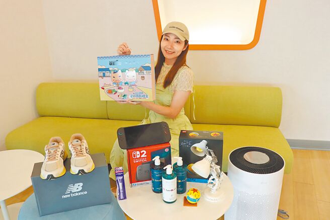 虾皮购物「9.9超级购物节」活动延长，大牌爆品连三日下杀，刷国泰世华虾皮购物联名卡最高享25％虾币回馈。（虾皮购物提供）