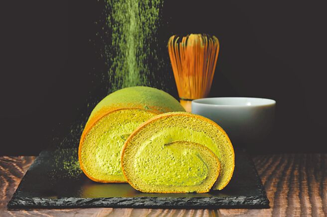 年节热销夯品「宇治抹茶生乳卷」，送礼自享皆宜，2024年上市后卖到数度断货，售价630元。（亚尼克提供）
