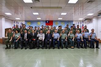李棟樑慰訪北部駐軍 感謝戰訓付出