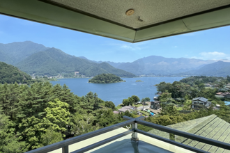 河口湖畔「富士豪景飯店」：擁抱富士山絕景 享受溫泉與美酒