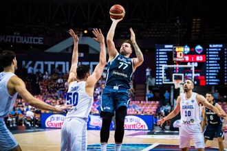 男篮欧锦赛》东契奇超级准大三元助队晋级 16强对战出炉