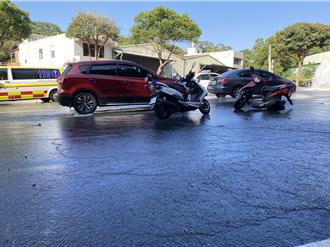 桃园龟山汽车撞自来水排气阀 「水溢流马路」画面曝光