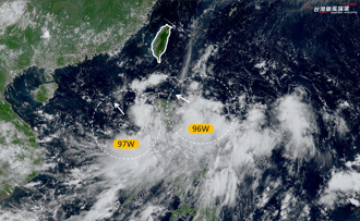 雙擾動就在台灣南邊 外圍水氣移入 周日起有雨