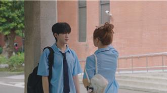 韓國人氣女星約會F.F.O成員 逛夜市甜蜜互餵