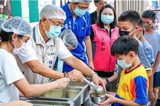 加强营养午餐食安 宜兰县府视察南屏国小
