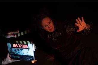 華倫太太拍片驚見不明瘀青 《厲陰宅：最終聖事》導演也撞鬼