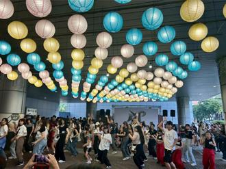 新光三越高雄左營店秋季購物節開跑 新品首波8折起