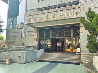 屏東 石頭當球傷同學右眼 判賠242萬