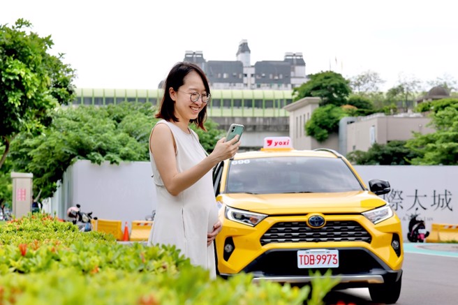 「每一个新生命的到来，都是城市最美的礼物。」孕妇乘车补助是市府体贴孕妈咪的重要政策，期望能够让准妈妈们在产检或外出时更加便利。(图/臺中市社会局提供)