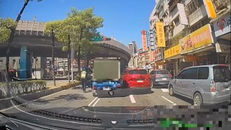 貨車駕駛路中昏睡遭警攔查　竟暴衝撞警！下場慘了