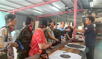 據點翻轉靜態課程 銀髮族體驗實彈打靶