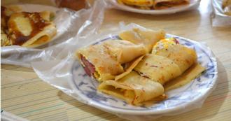 高雄「通緝犯蛋餅」排隊人龍釀交通亂象 闆娘慘吞罰單