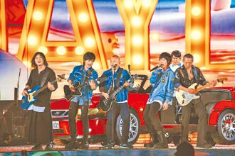 五月天上海開唱 阿信熱情回吻張國璽