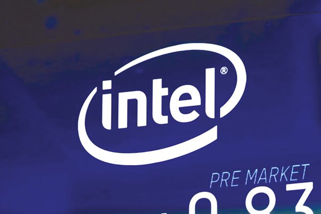 英特尔（Intel）8日宣布一系列高层人事变动，其中包括产品主管霍特休斯（Michelle Johnston Holthaus）卸任，显示执行长陈立武（Lip-Bu Tan）正扩大重整力道、试图扭转这家陷入困境的美国晶片大厂。图／美联社