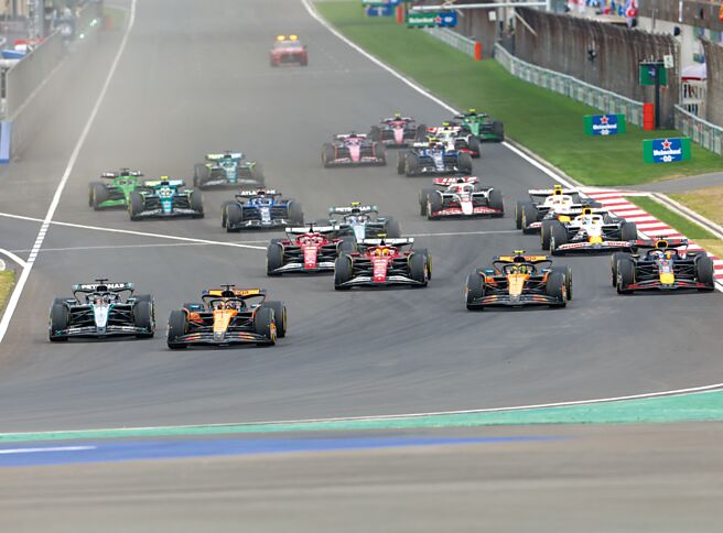 陆官方看好体育消费庞大商机，提出六方面20条重点措施，促进整体市场活络。图为上海F1赛事。图／新华社