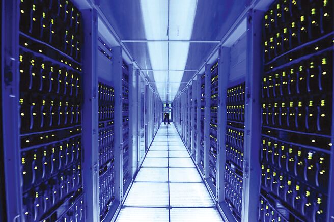 奇鋐、双鸿、健策8月营收同步写下歷史新高或次高纪录，主因AI伺服器水冷模组与机构件需求持续放量。图为AI伺服器。图／美联社