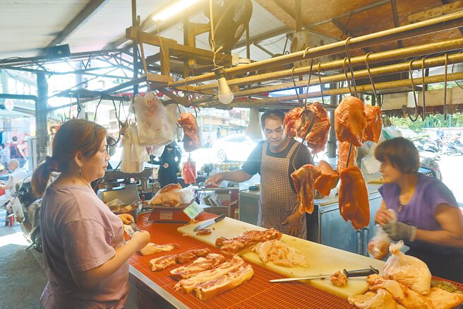主计总处5日公布8月消费者物价指数（CPI）年增1.6％，通膨压力较上月1.53％扩大，为近4个月高点，猪肉上涨幅度达8.09％、涨幅创18个月新高。（本报资料照片）