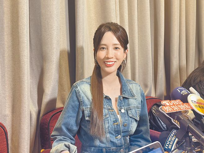 怀孕四个月的爱雅5日出席自创餐饮品牌记者会。（池宗玲摄）