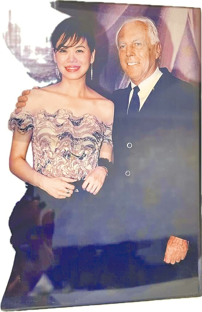 溫筱鴻（左）與亞曼尼的合影。（本報資料照）