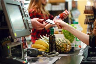 年輕人不愛刷卡？陸14家銀行「卡」關 專家曝主因