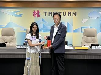 雖然我的左腳不見 12歲女孩用畫作點亮生命