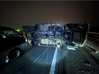 台66桃園平鎮段3車連環撞 1駕駛手部挫傷