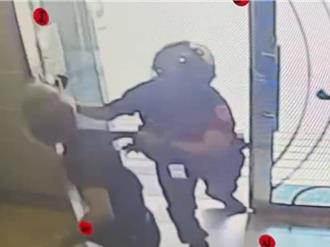 出門遇警他拼命往家逃 警大腳一踹順利逮通緝犯