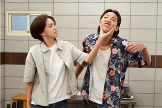 賴郁庭剪短髮變身女漢子　雙腿大開嗨喊：很自在