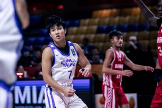 U16亚洲杯男篮》王以勒绝杀三分弹 中华险胜巴林摘第7