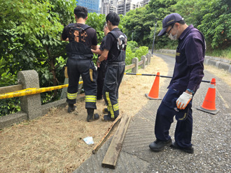 淡水健行活動出意外！ 老翁因護欄斷裂墜溪不治