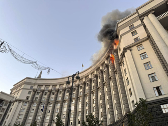 俄羅斯對基輔發動破紀錄規模空襲 政府大樓首次擊中起火