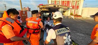 蚵仔寮海边衝浪体力不支「触礁」 警消与海巡合力救援