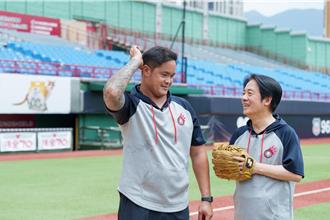 「大師兄」引退賽開轟   賴清德：職棒在許多人堅持下走到今天